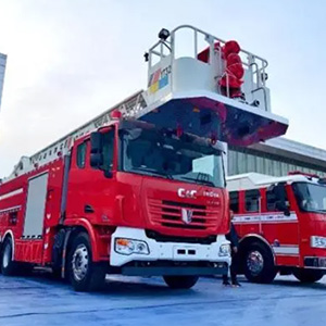 求购 军工消防车